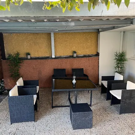 Vr House 14 Bedrooms 3 Min Metro 23 Beds Parc Expo *