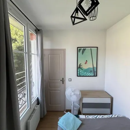 Vr House 14 Bedrooms 3 Min Metro 23 Beds Parc Expo